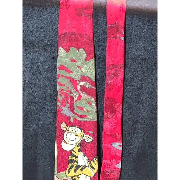 Disney Tigger Silk Men's Necktie In Red With Green & Yellow Accents - Picture 12 of 12